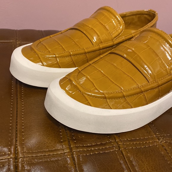 NWOT Vince Ghita Women’s Shoes Dark Gold/Tan Leather 8M - Picture 4 of 9